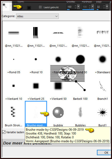 Activeer het Penseelgereedschap en zoek een mooie brushe uit om op je werkje te stempelen (of gebruik de mijne)